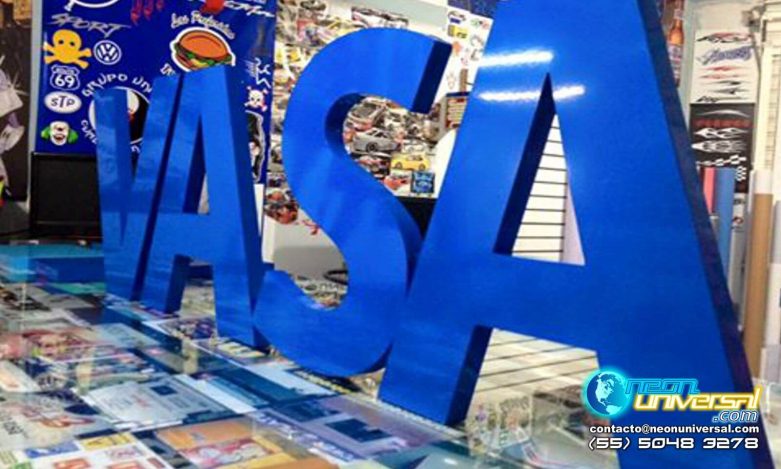 Logo 3D de acrílico forrado con vinil.