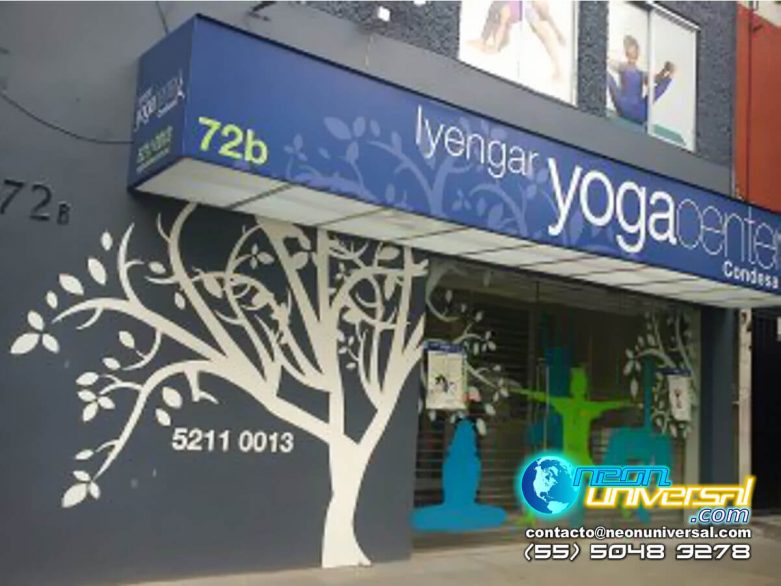 Toldo con iluinación para local Lyenga Yoga